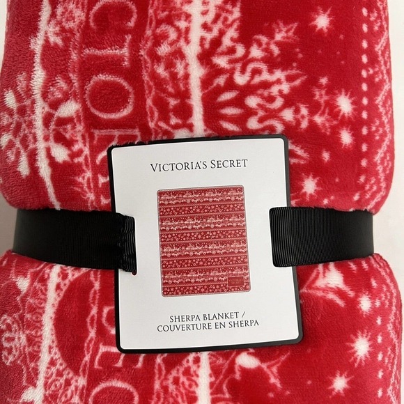 Victoria's Secret Red Holiday Throw Blanket Sherpa Snowflake VS Logo 50x60 - Picture 5 of 8